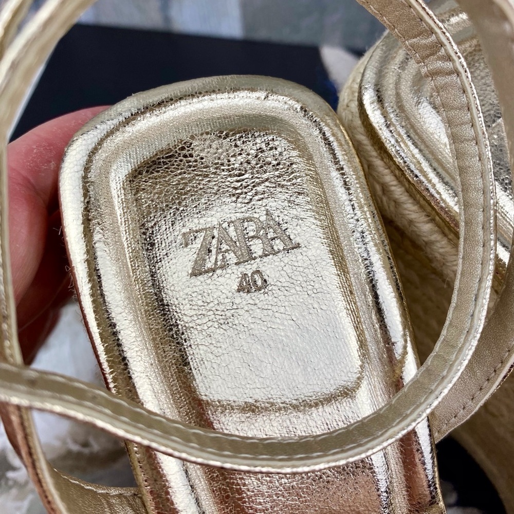 ZARA Gold Metallic Wedge Strappy Sandals in Gold Size 10. - Picture 4 of 9